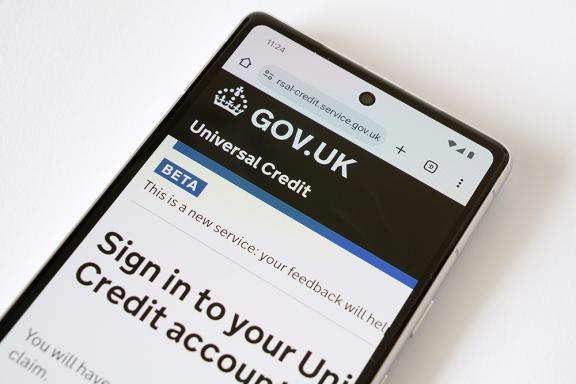 GOV.UK Universal Credit page on a smartphone browser